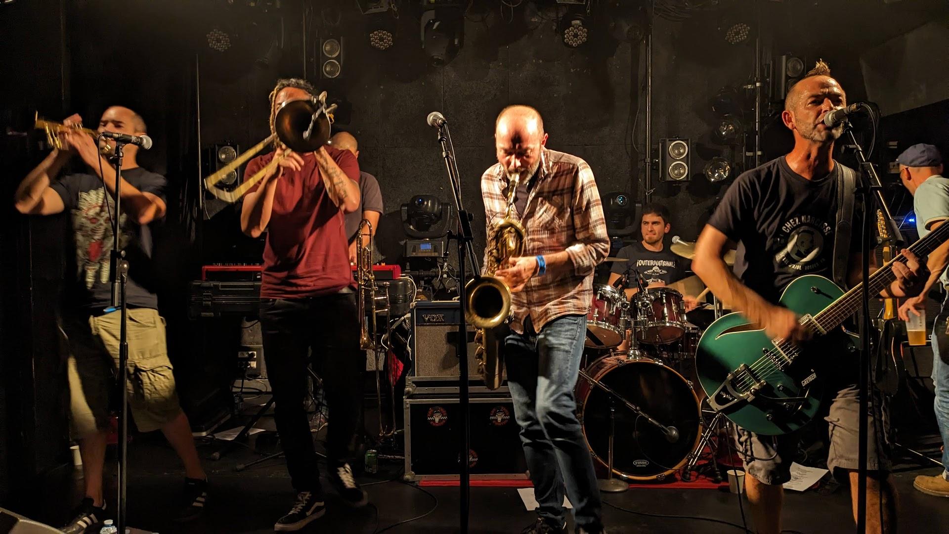 Cafe La Peche - Photo 2